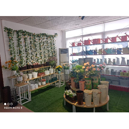 園藝灑壺與花盆